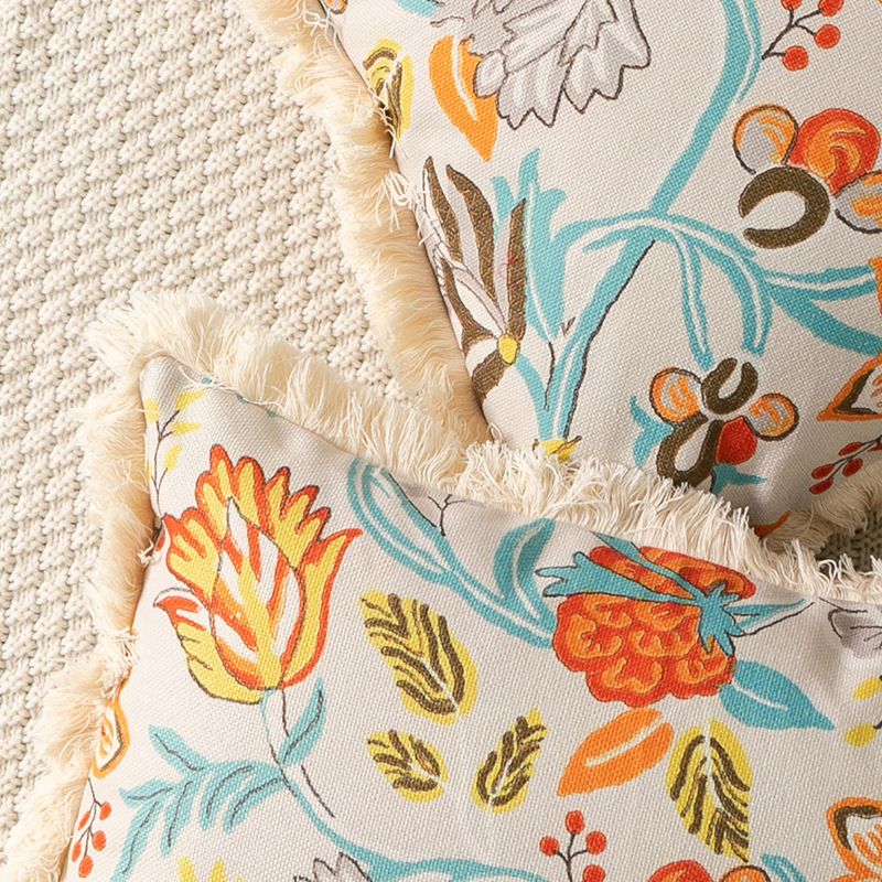 Funda de cojín para sofá con estampado de flores y plantas de colores decorativos con borde de borlas de estilo nórdico_voghion.com