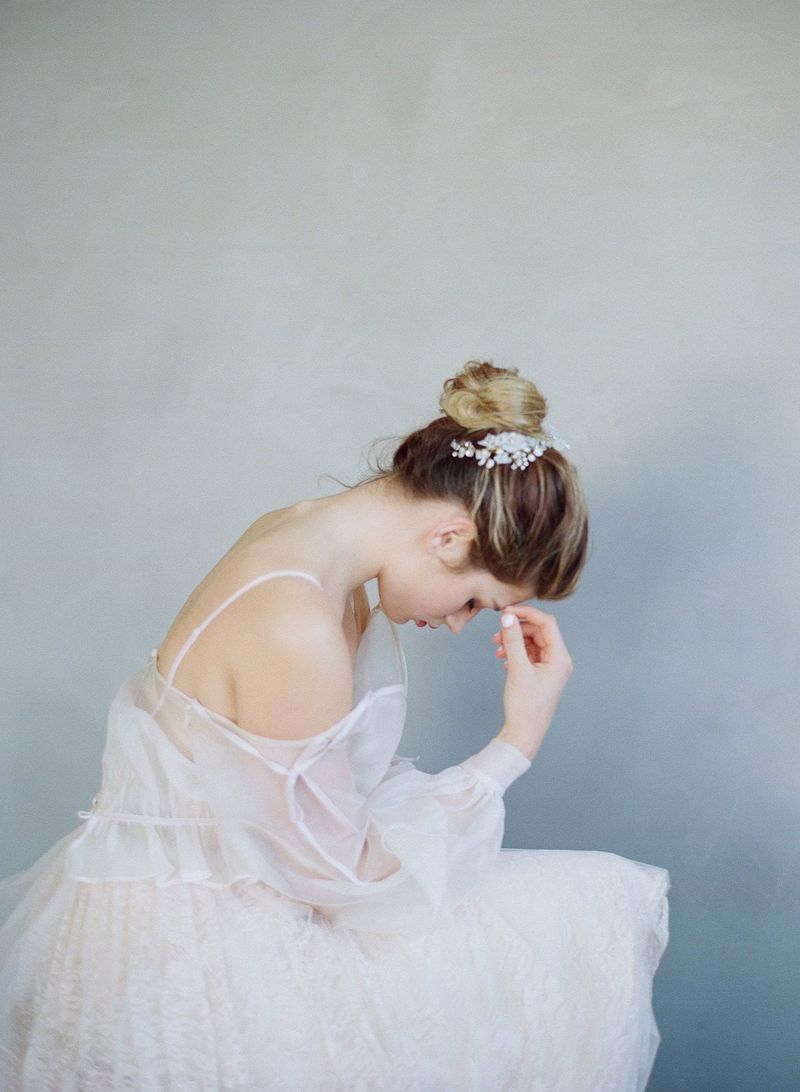 Bijuterii de păr Nouă vânzare fierbinte pieptene de păr cu flori lucrate manual, accesorii rochii de mireasă albe, căciulă, accesorii de mireasă_voghion.com