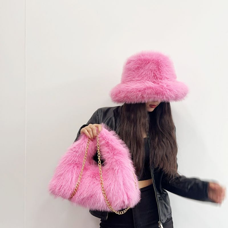Set borsa hobo in pelliccia sintetica di volpe e cappello a secchiello - Accessori moda invernali in stampa leopardata, nero, rosa, rosso, blu, bianco, beige, marrone, rosa_voghion.com
