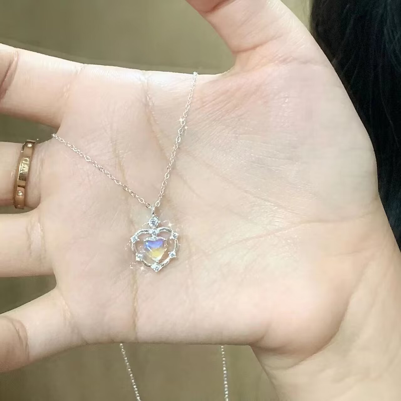2023 Gradual Love Women's Cold Indifferent Style Collar Chain Small and High end Design Sense Necklace_voghion.com