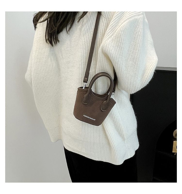 Borsa a secchiello da donna, alla moda, con tracolla monospalla, stile Candy Lover, con rossetto, da portare a spalla, rossa_voghion.com