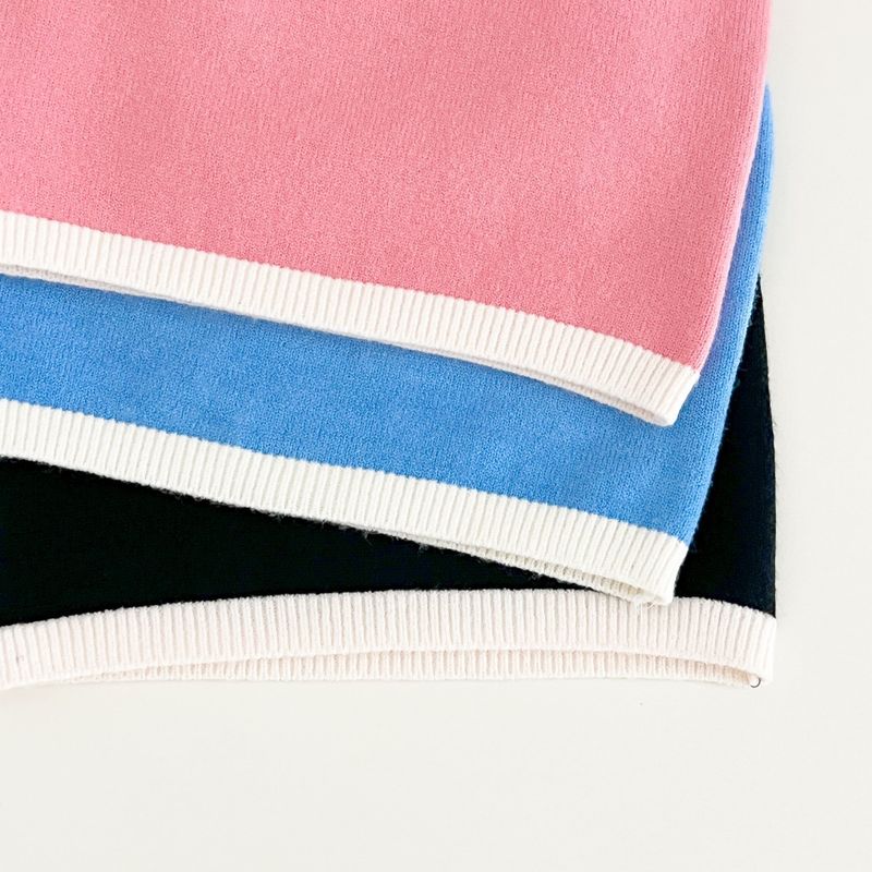 2025 Herbst und Winter Neue Mädchen Strickpullover Dreiteiliges Set Gestrickte Rundhals-Strickjacke + Weste + Wickelrock_voghion.com