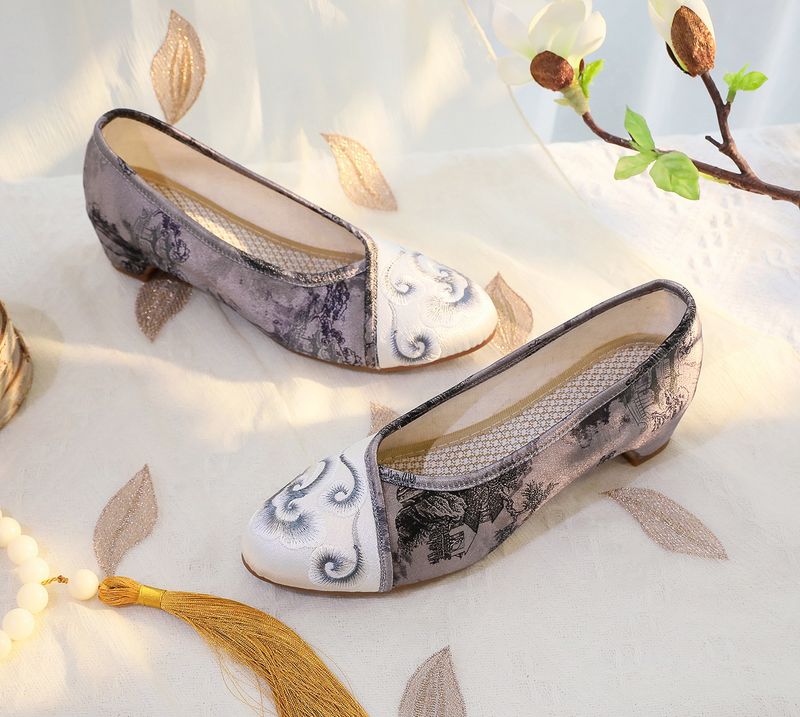 Damenschuhe Frühlings-Cheongsam im neuen Stil, spitze Tanzschuhe für Damen im Retro-Look, bedruckte alte Stoffschuhe_voghion.com