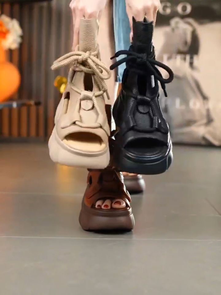 Botas curtas leves e luxuosas de cano alto, estilo romano, estilo bolo esponja, para mulheres, verão 2025_voghion.com