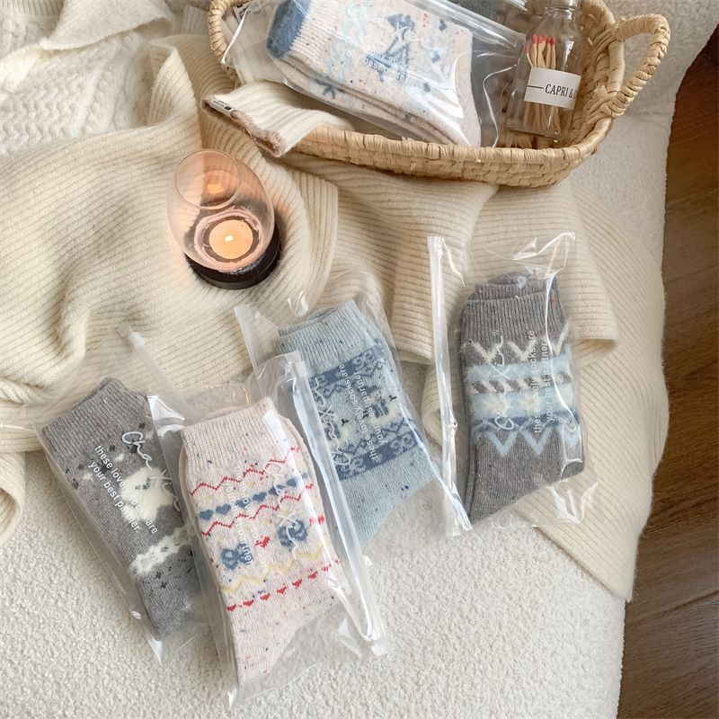 001 Thick Autumn Winter New Selon Island Wool Japanese Style Yarn Snowman Thickened Warm Pile Socks_voghion.com