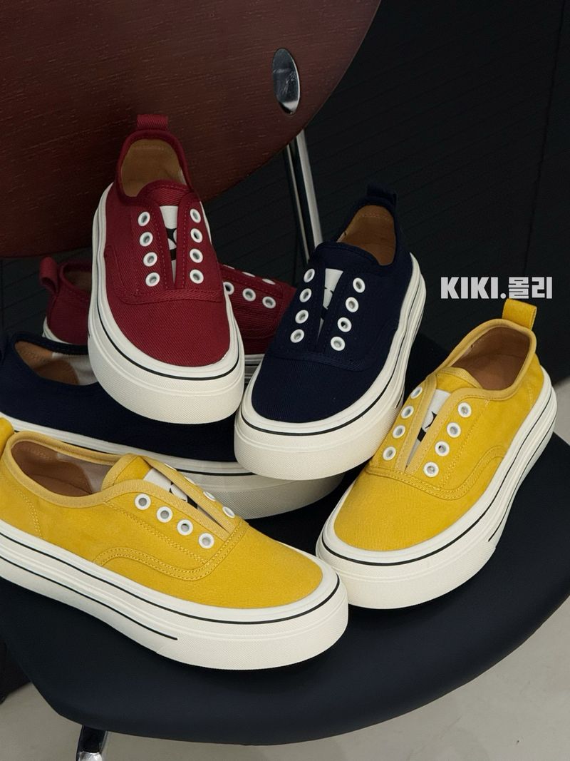 Thick-Soled European Style Canvas 2025 New Versatile Casual Comfortable Slip-On Lazy Soft Sole Board Shoes For Women_voghion.com