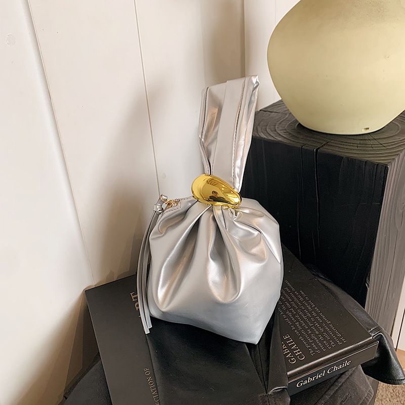 Borsa a secchiello plissettata di alta qualità, unica e di nicchia, per donna, autunno inverno 2025_voghion.com