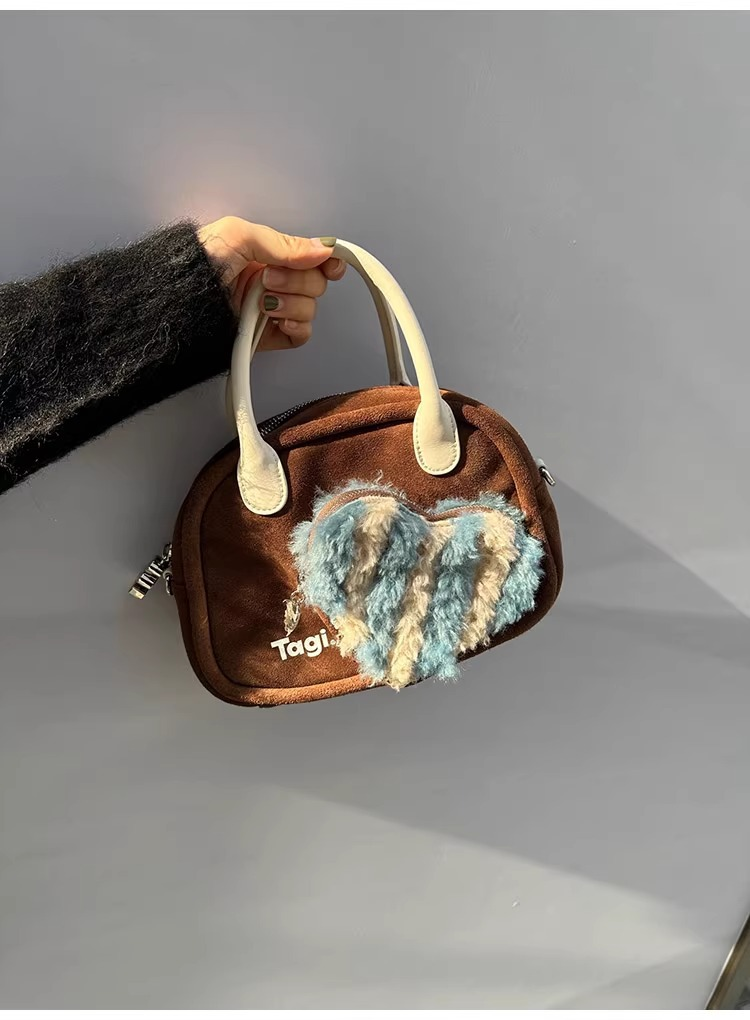 Tagi immagina l'amore, un volto sorridente, una borsa doppia da bowling, una borsa in pelle scamosciata, una borsa a tracolla_voghion.com