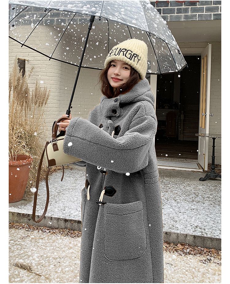 Luxuriöser Kunstpelzmantel mit Kapuze für Damen – extralange Winterjacke mit weichem Sherpa-Futter, eleganten Knopfdetails und übergroßer Passform_voghion.com