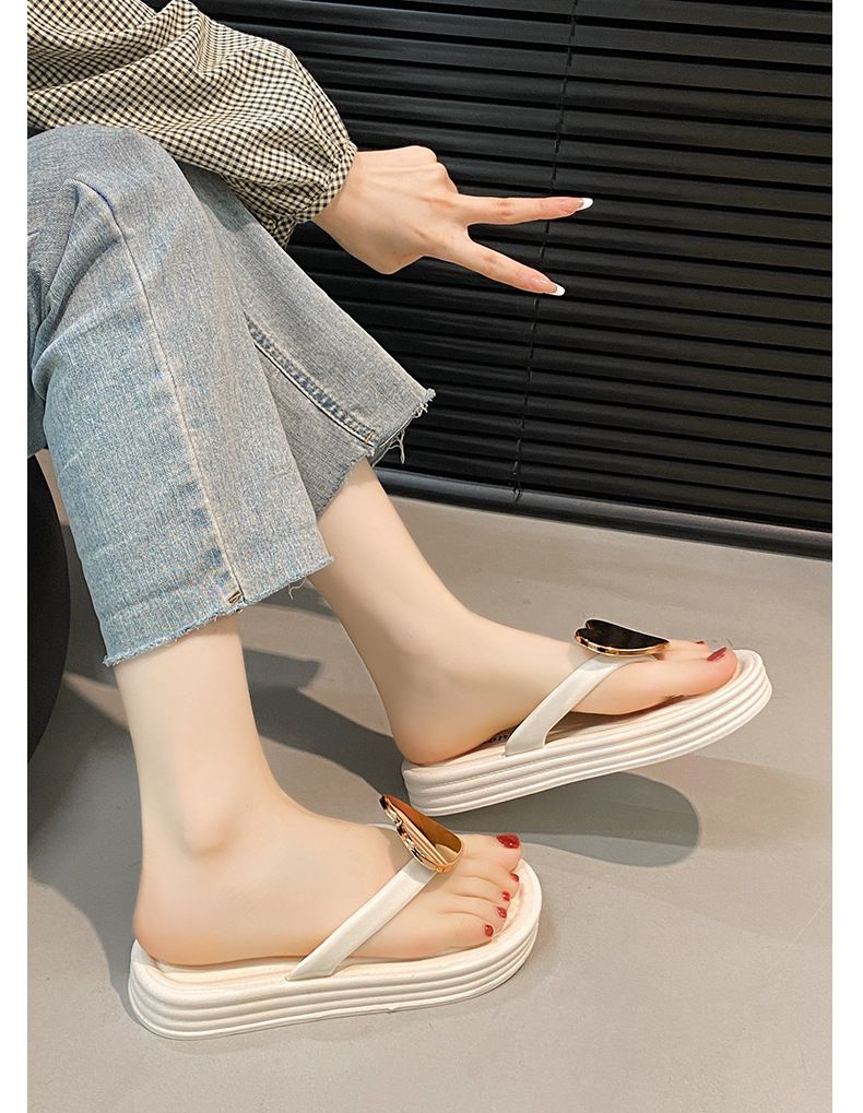 Flip-Flops für Damen mit Pfirsichherz-Design, neue Outdoor-Strandschuhe für Mädchen, modische Schienenschuhe, vielseitig, lässig, für den Alltag_voghion.com