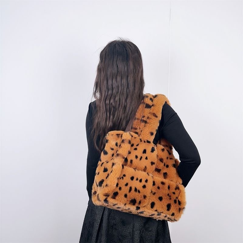 Borsa tote in pelliccia sintetica con stampa leopardata per donna: elegante borsa a tracolla con chiusura magnetica, grande capacità, accessorio alla moda invernale_voghion.com