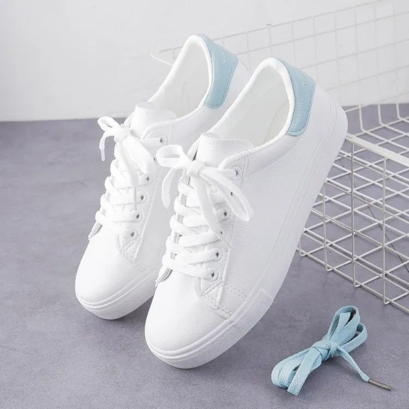 2024 neue kleine weiße Schuhe Damen klassische Hundert Street Shooting Studenten flacher Mund Mode Sport flache Boden Brettschuhe_voghion.com
