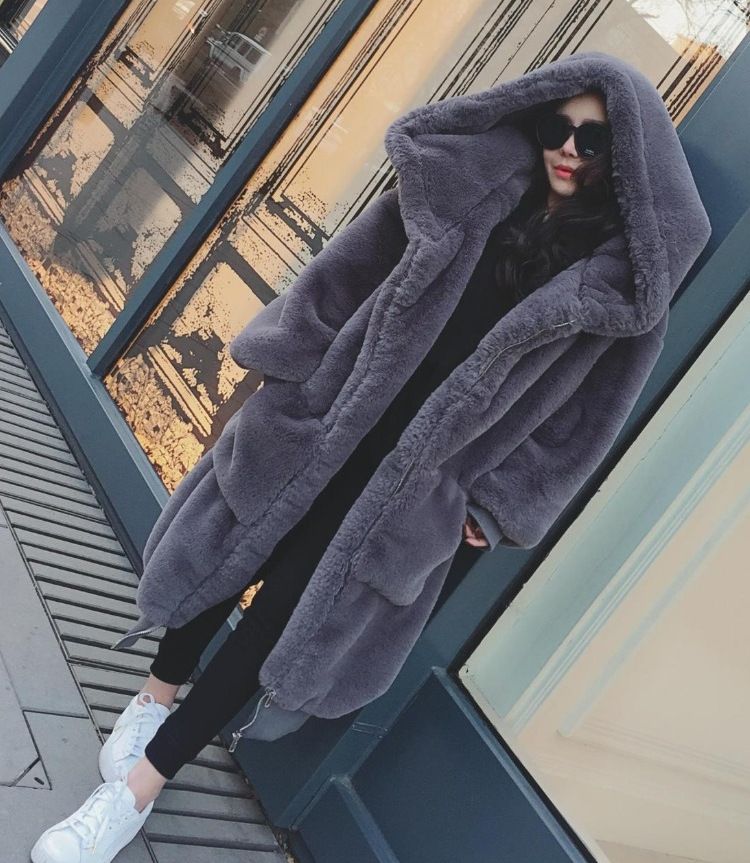 "Women's Long Plush Faux Fur Coat With Hood, Winter Warm Oversized Streetwear Jacket, Soft Cozy Outerwear For Casual Chic Style"_voghion.com