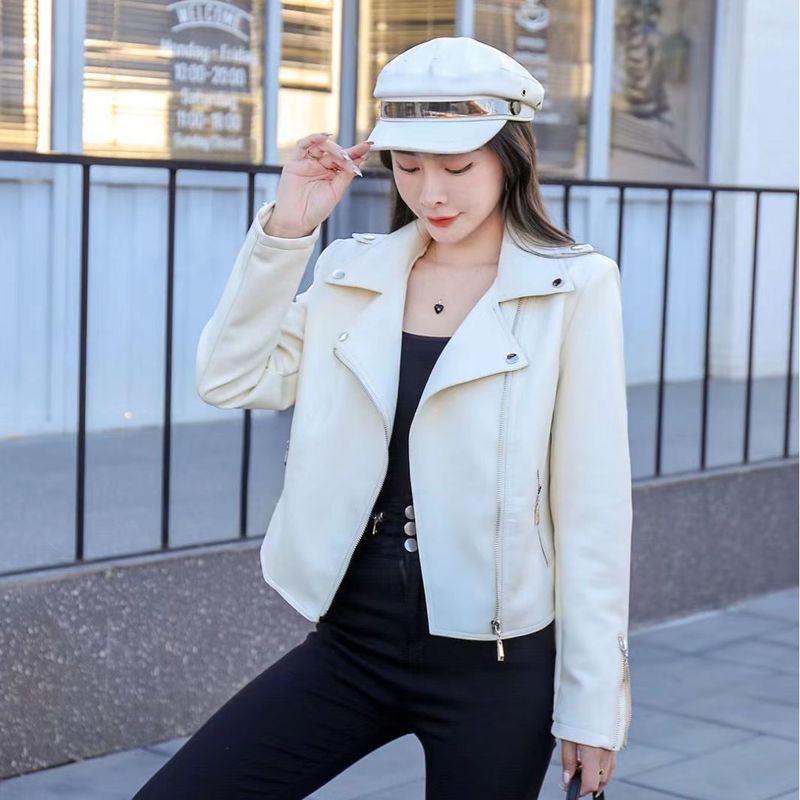 Veste noire élégante et tendance pour le printemps et l'automne 2023, avec col rabattu, taille haute, poche, fermeture éclair et courte_voghion.com
