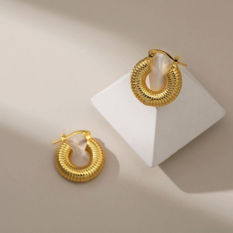 Orecchini a cerchio massiccio con fermaglio per orecchini in oro vero placcato in rame, corti e resistenti, orecchini retrò che preservano il colore_voghion.com