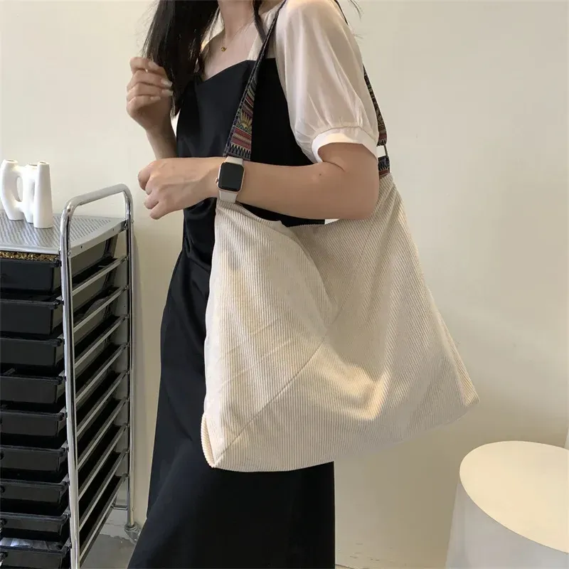 Borsa a tracolla grande in velluto a coste da donna, casual, con fodera in tela, in tessuto solido, con cerniera, a forma di croce, 241112_voghion.com