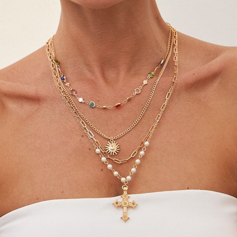 Set di collane religiose e celestiali a strati placcate in oro per donna, ciondolo a croce e sole con perle e catene multi-gemma, gioielli spirituali boho_voghion.com