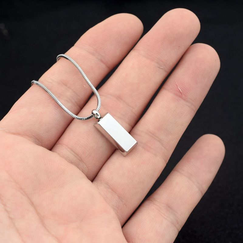Titanium steel small silver brick pendant, bone non fading, light luxury, simple and neutral style, exquisite snake_voghion.com