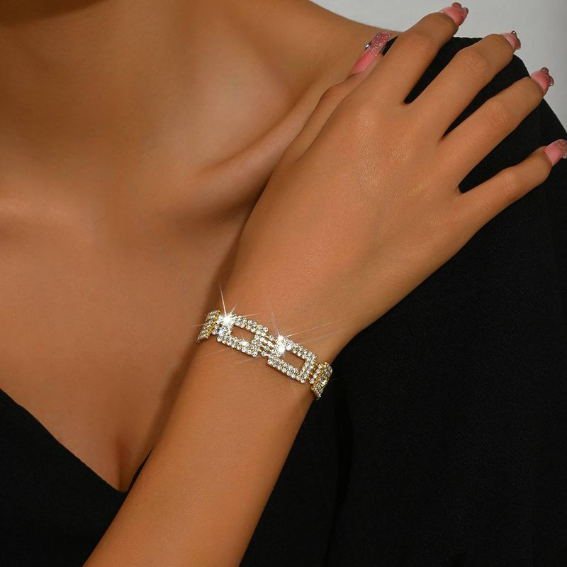 Minimalistiskt armband med geometrisk design, minimalistiska och nischade accessoarer lämpliga för kvinnors julmiddagskläder_voghion.com
