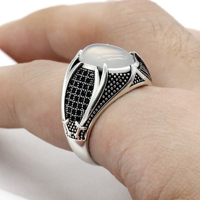 Anello ovale in argento tailandese da uomo con lama curva tempestata di diamanti neri_voghion.com