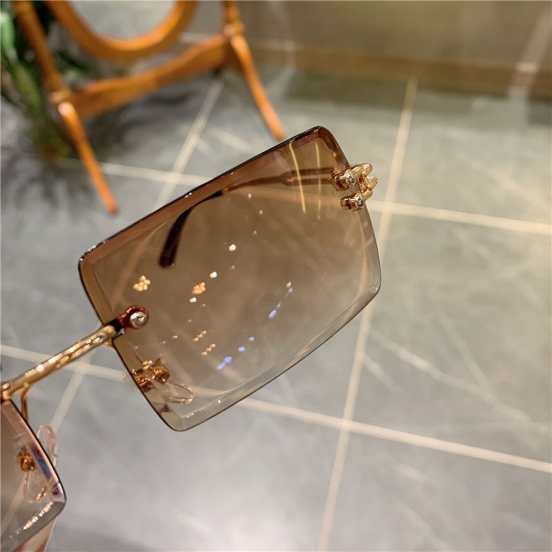 2025 Personalisierte Sonnenbrille Damenmode Allmähliche Veränderung Sonnenbrille Flut Trimmen Ins Wind Sommer Sonnenschutz Kleines Gesicht_voghion.com