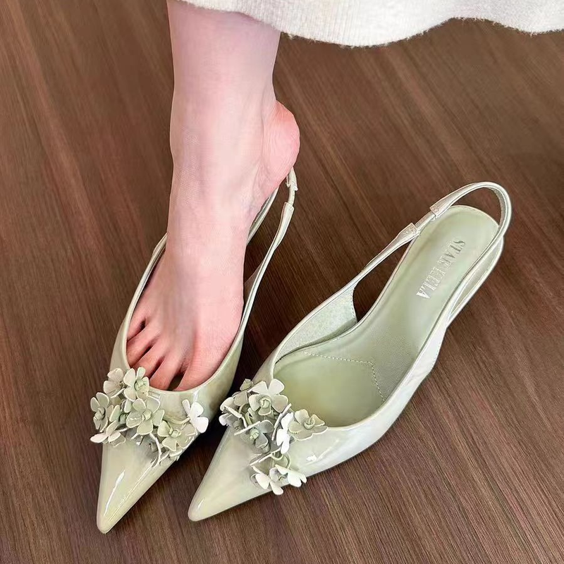 Stagione primaverile e autunnale 2024 Nuova moda Versatile fiore a punta verde Sandali con bocca poco profonda Pista d'aria posteriore da donna_voghion.com