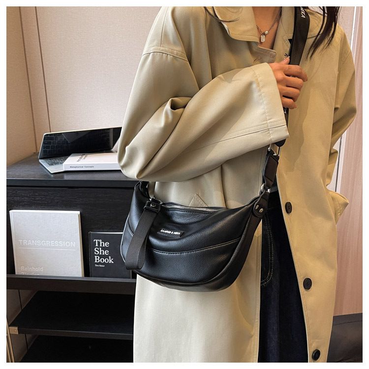 La borsa a tracolla singola da ascella, semplice, alla moda e versatile, è la nuova Dumpling 2023 da donna più popolare di quest'anno._voghion.com