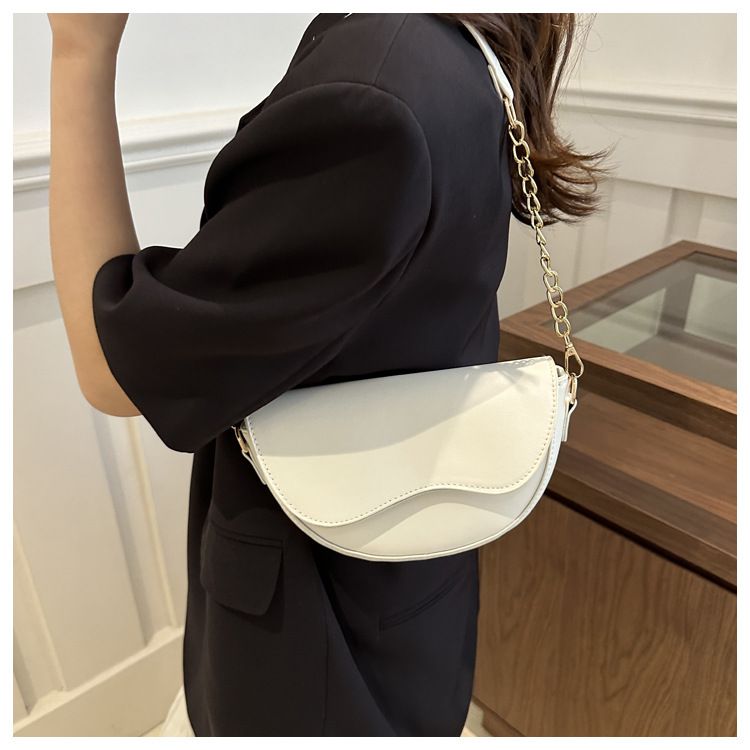 Piccola borsa a mano per donna 2024 nuova borsa a tracolla singola alla moda primavera ed estate, design di nicchia, tracolla larga,_voghion.com