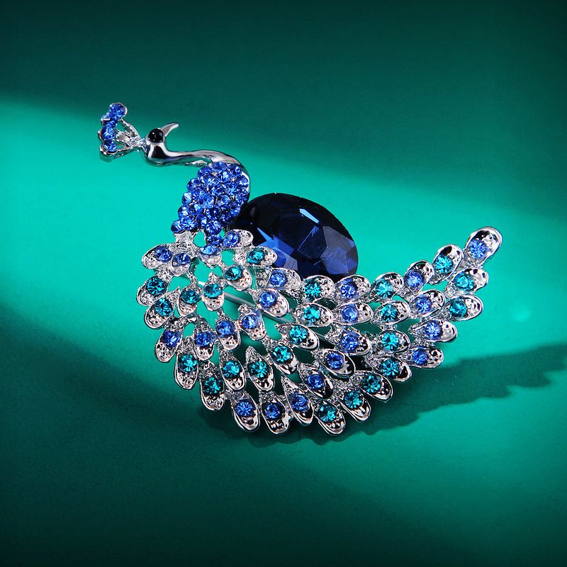 Korean fashion creative retro crystal peacock brooch alloy diamond corsage female pin clothing accessories_voghion.com