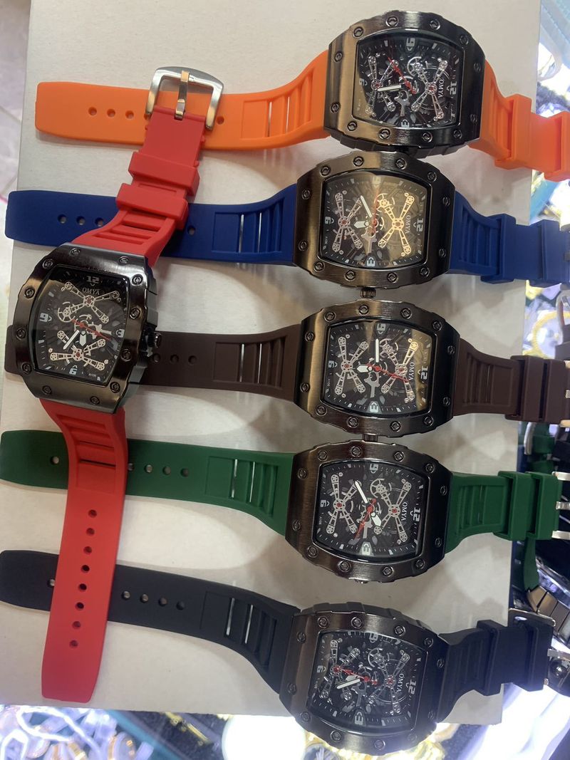 Sports Barrel Shaped Quartz Watch Fashionable Men's Watch_voghion.com
