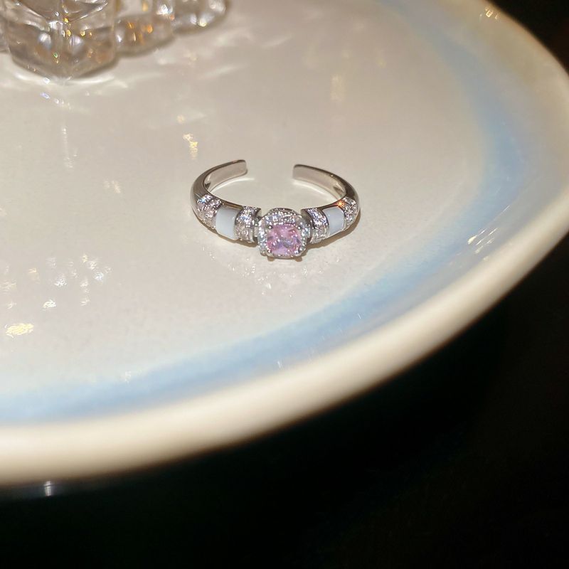 Zirkon-Perlmutt-Ring in quadratischer Blume, offener französischer Stil, eleganter Ring für den Zeigefinger, leichter Luxus, hochwertiges Tragegefühl_voghion.com