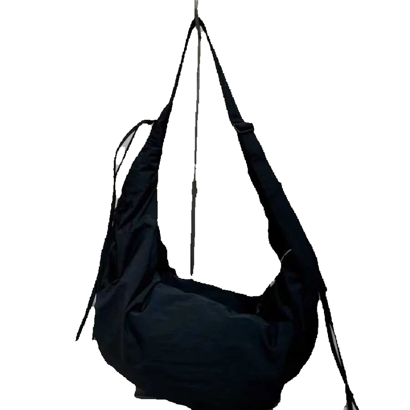 Borsa a tracolla minimalista con coulisse e plissettatura_voghion.com