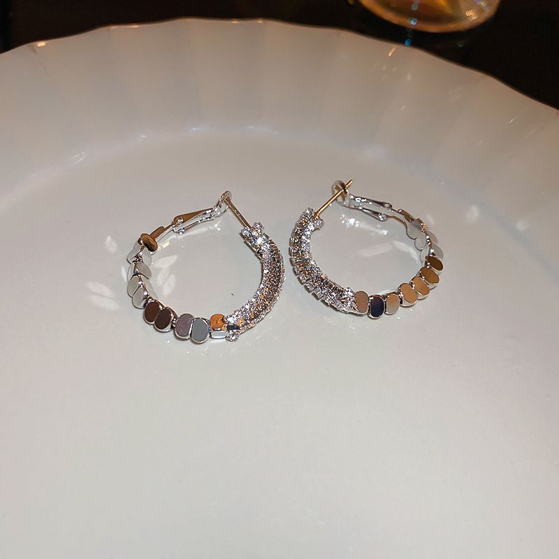 Nadel Zirkon Fragment Silber Kreis Nischen Design Sinn Ohr Hoops Elegante Licht Luxus Mode High-end-Ohrringe_voghion.com