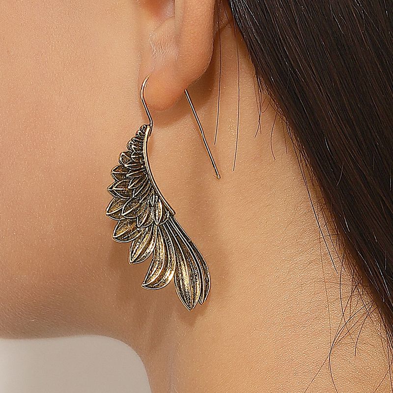 Retro Angel Wings øreringe til kvinder i overdrevet stil med udskåret tekstur og fjerkrog i legering_voghion.com