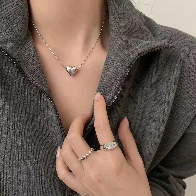 Korean style heart-shaped pendant necklace_voghion.com