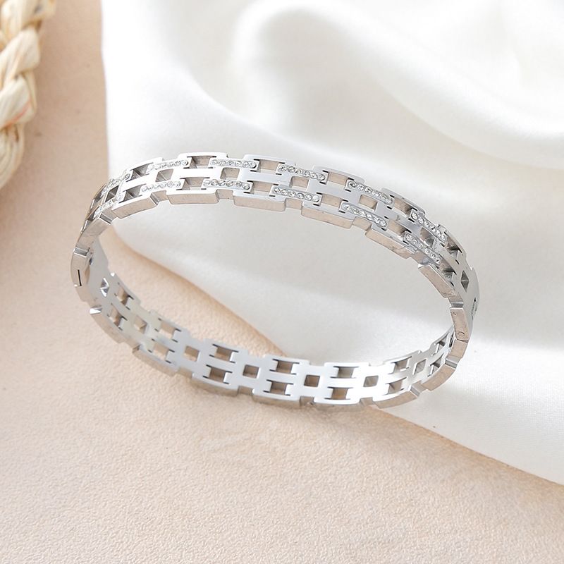 Cinturino per orologio cavo in acciaio al titanio galvanizzato con diamanti intarsiati, nuovo stile, personalità, gioielli di alta gamma_voghion.com