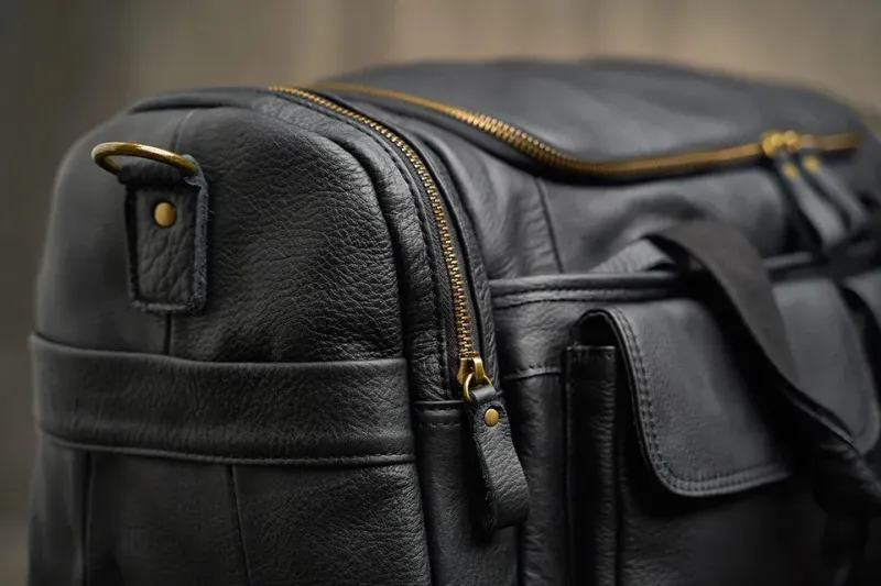 Retro Herren Ledertasche, lässig, großes Fassungsvermögen, Gepäckstück für Outdoor-Reisen, modische Umhängetasche, 250721_voghion.com