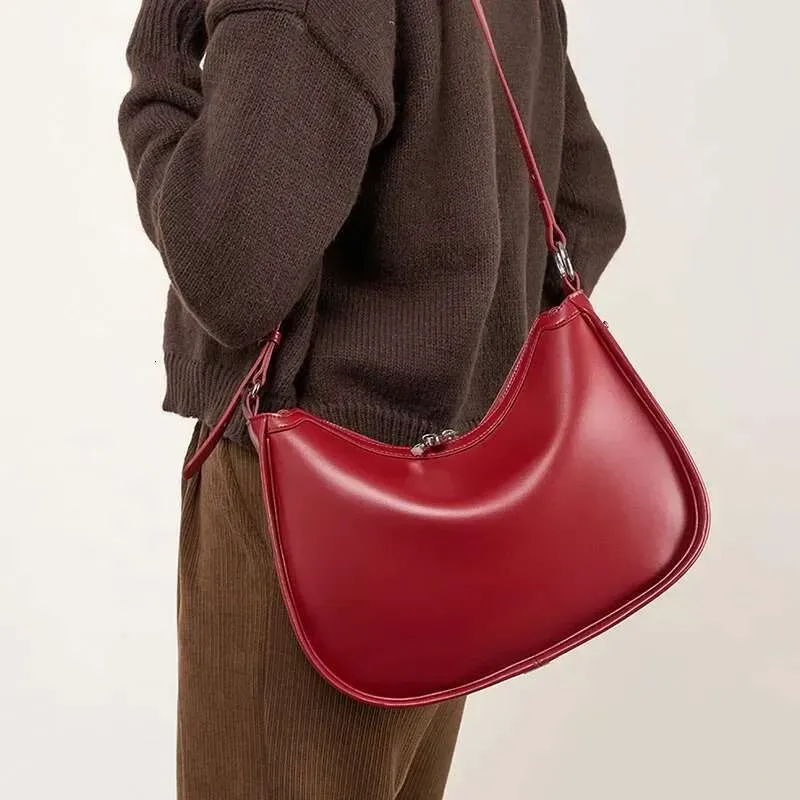 Designer 2025 Damen Echte Achselhöhle Halbmond Taschen 2024 Neue Einfache Schulter Crossbody Leder Tasche_voghion.com