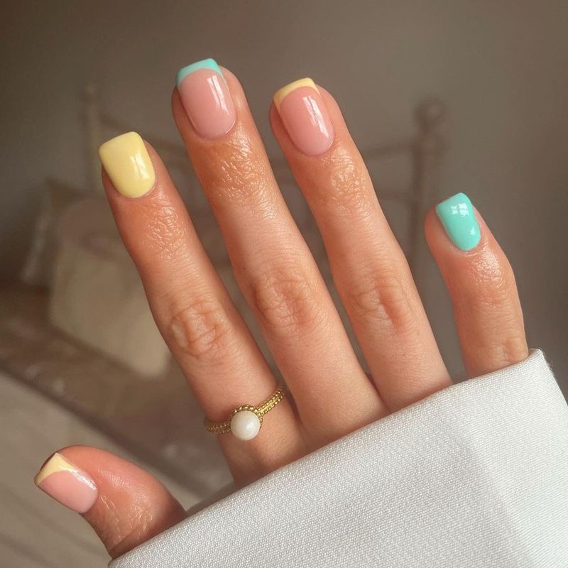 Wearing French style with blue yellow contrasting colors e, finished products, and wearable patches for nail_voghion.com