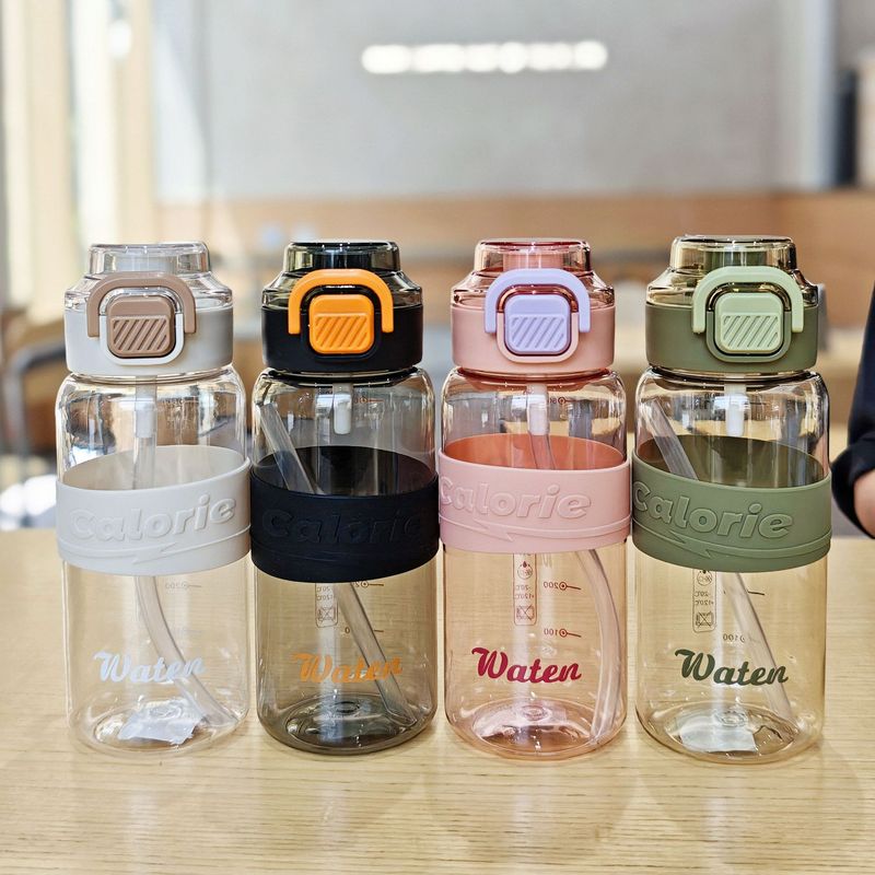 001 2025 Nuova bottiglia sportiva semplice in plastica con cannuccia, grande capacità, portatile, per studenti e coppie_voghion.com