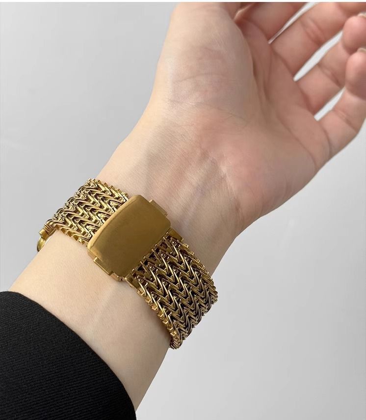 The New Magnetic Clasp Is Compatible With The Apple IWatch Model S10 Strap And Is Made Of Stainless Steel._voghion.com