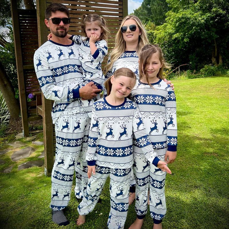 Gemütliches Weihnachtspyjama-Set für die ganze Familie – Festliche Schlafanzüge aus Baumwolle für Eltern und Kinder (S–3XL, Säugling–14 Jahre)_voghion.com