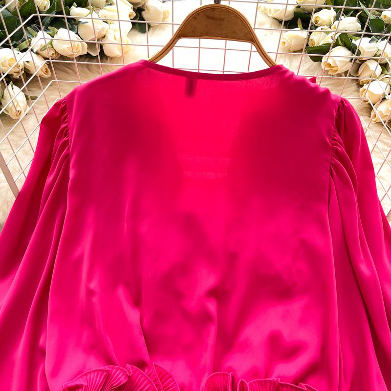 Elegante camicetta con maniche a lanterna e scollo a V, in poliestere, con peplo e orlo arricciato, vestibilità ampia per ufficio e abbigliamento casual._voghion.com