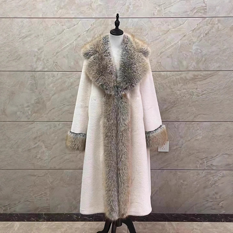 Cappotto di lusso in pelliccia sintetica con collo oversize – Fodera in velluto dorato (bianco/nero, taglia unica)_voghion.com