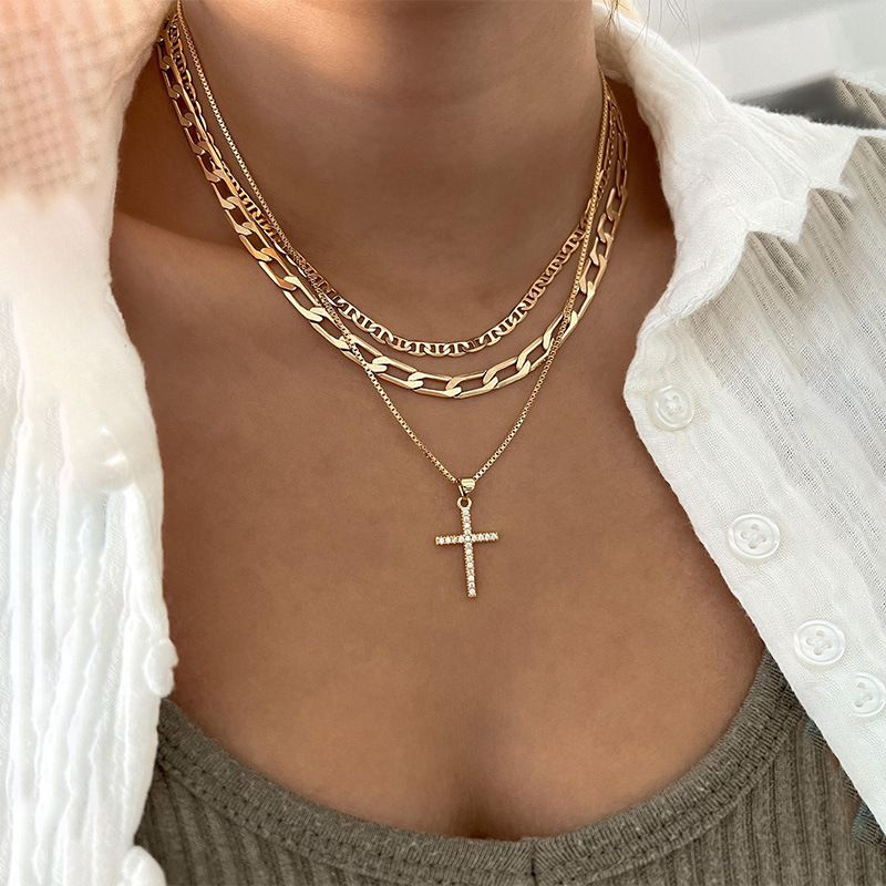 Collana multistrato con ciondolo a forma di cuore con croce e diamanti, con catena mista e personalità_voghion.com