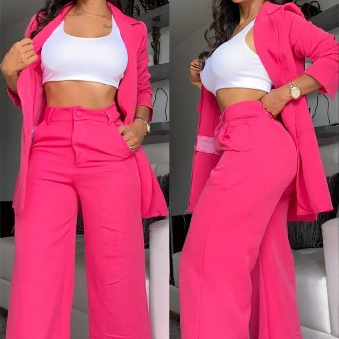 Completo da donna elegante con tasche e pantaloni dritti, a maniche corte e revers, tinta unita_voghion.com