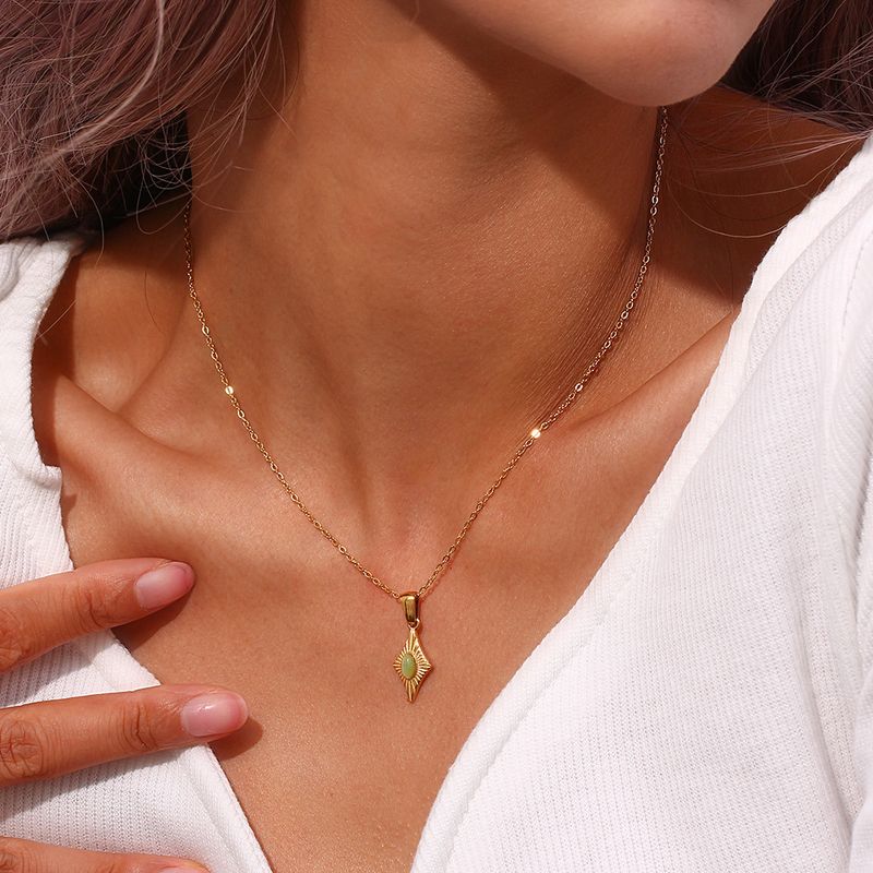 CELESTIALUMINA Collier rétro simple et léger, luxueux et polyvalent, avec pendentif en pierre œil de chat artificielle en forme de cœur à quatre coins_voghion.com