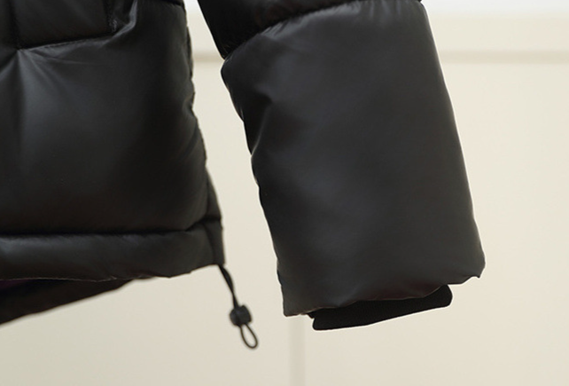 Zwart en goudkleurig gewatteerd jack voor dames – stijlvolle, nauwsluitende winterjas met capuchon, lichtgewicht en warm, perfect voor kleine en casual kleding (zwart)_voghion.com