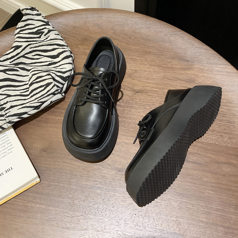 Piccole scarpe in pelle da donna stile britannico 2023 Nuova primavera ed estate studentessa testa grande retro cinturino nero fondo spesso aumento scarpe singole jk_voghion.com
