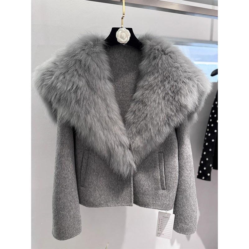 Luxuriöser Kurzmantel aus Kunstfuchspelz mit abnehmbarem Kragen – Wendbare Jacke aus Wollmischung mit elegantem Polokragen_voghion.com